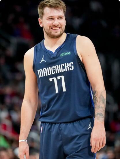 青岛队的防 青岛队的防